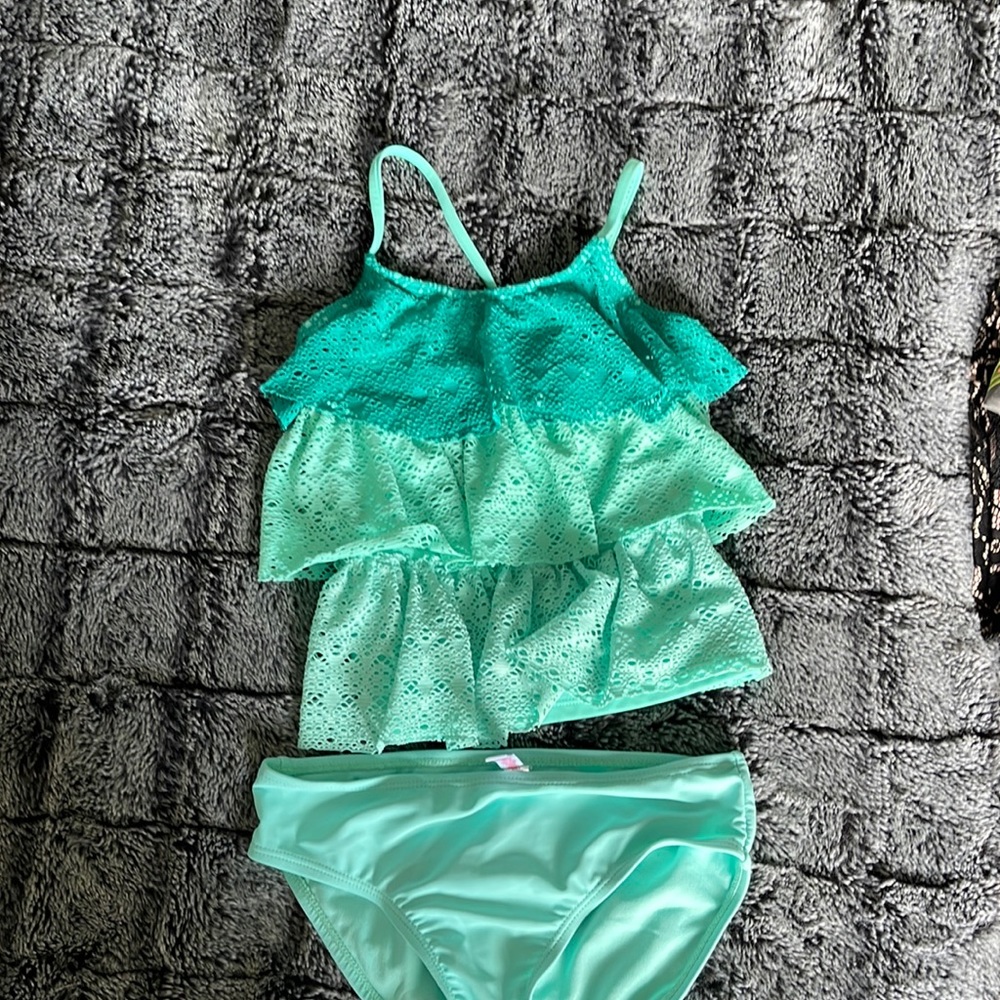 Hombre green tanking girls size 7/8